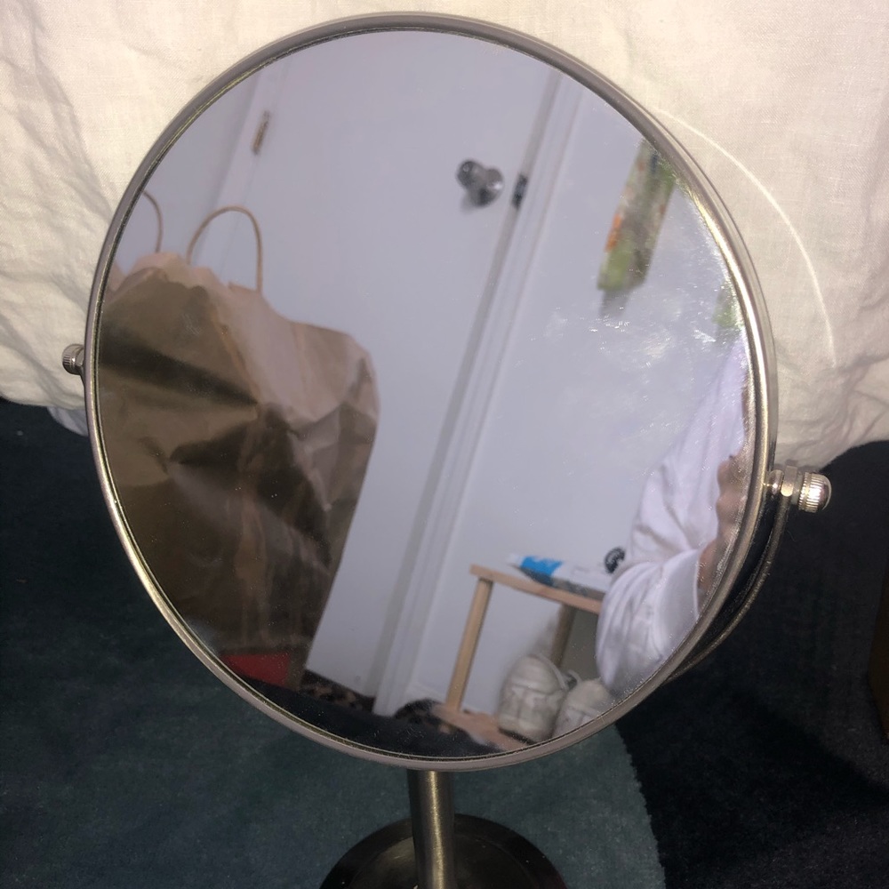 Makeup mirror